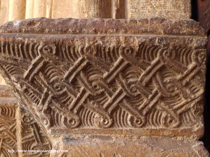 LACERÍA EN ÁBACO DE ACCESO A CLAUSTRO